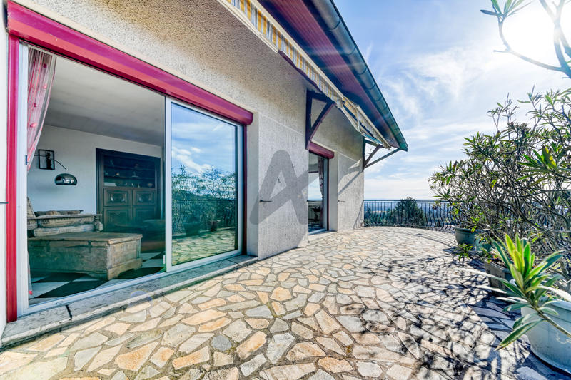 Maison - 320 m² - 7 pièces