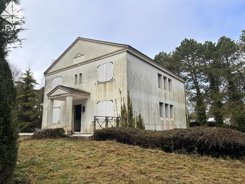 Maison - 246 m² - 7 pièces