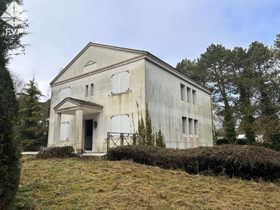 Maison - 246 m² - 7 pièces