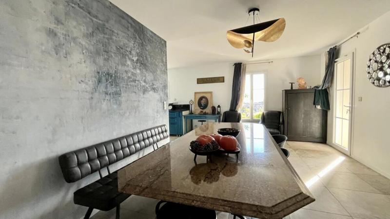 Villa - 220 m² - 8 pièces