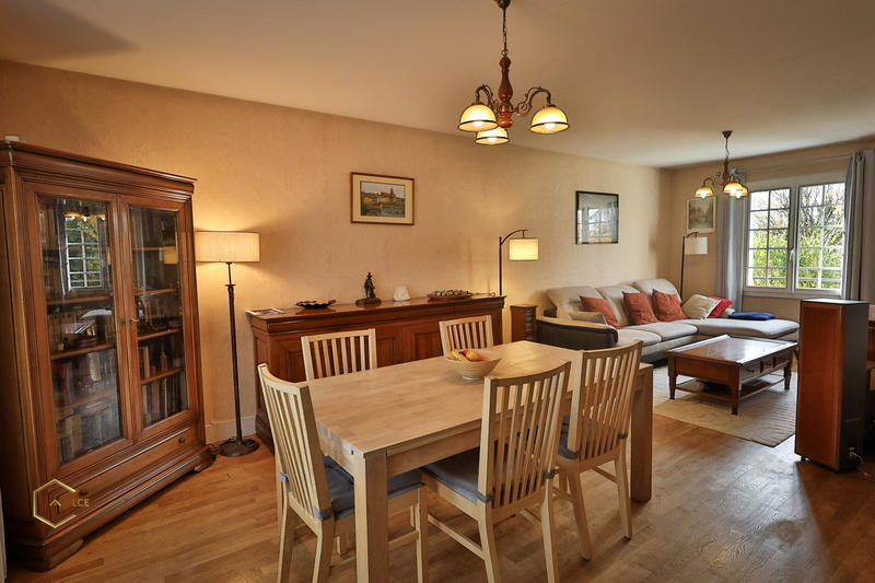 Maison - 121 m² - 6 pièces