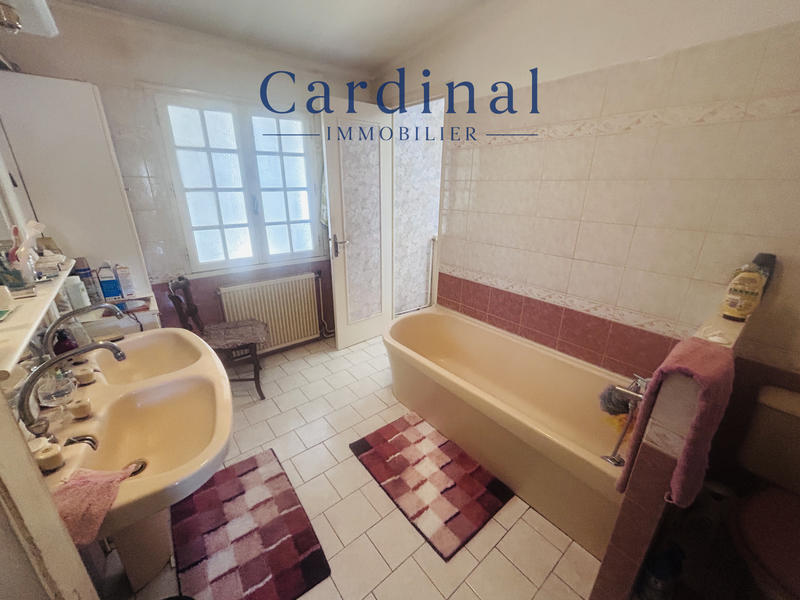 Maison - 230 m² - 10 pièces