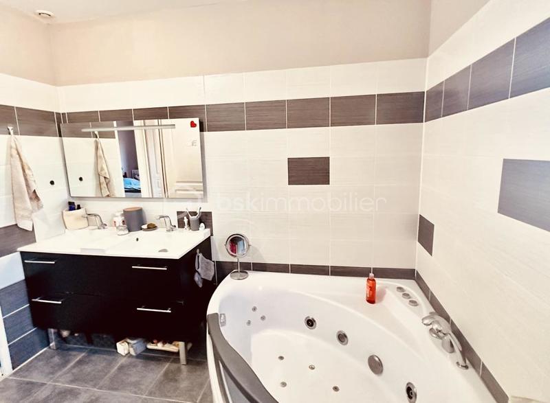 Maison traditionnelle - 120 m² - 5 pièces