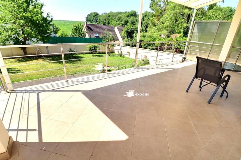 Maison - 240 m² - 7 pièces