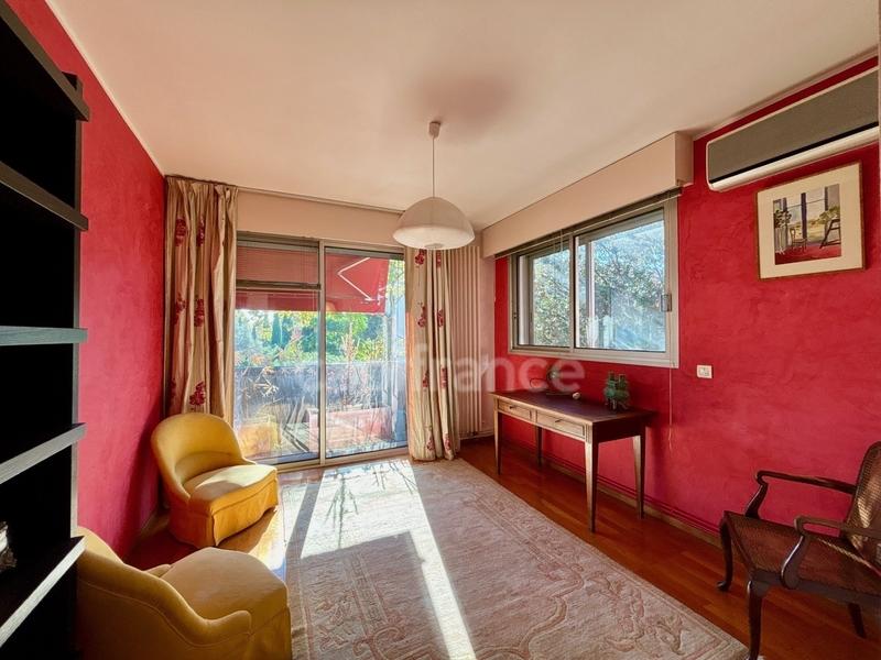 Maison - 245 m² - 10 pièces