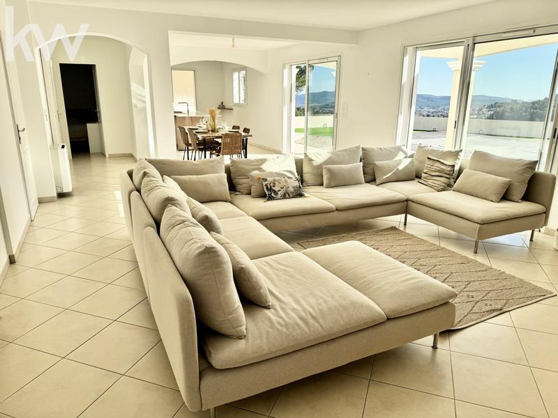 Maison - 201 m² - 7 pièces