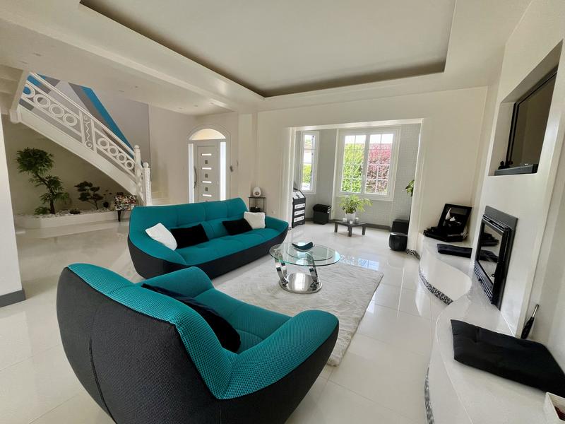 Maison - 245 m² - 7 pièces