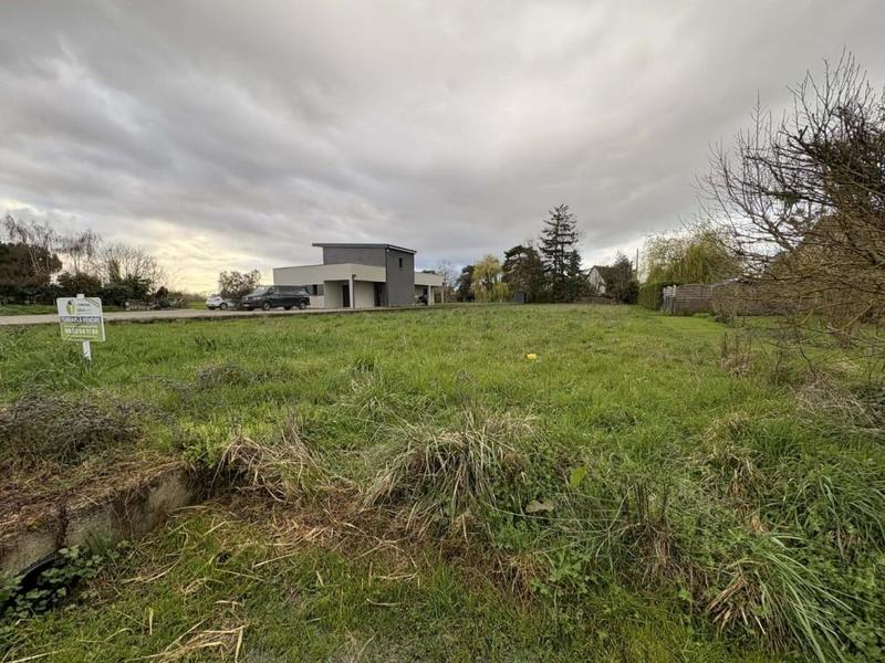 Terrain constructible - 1 423 m²