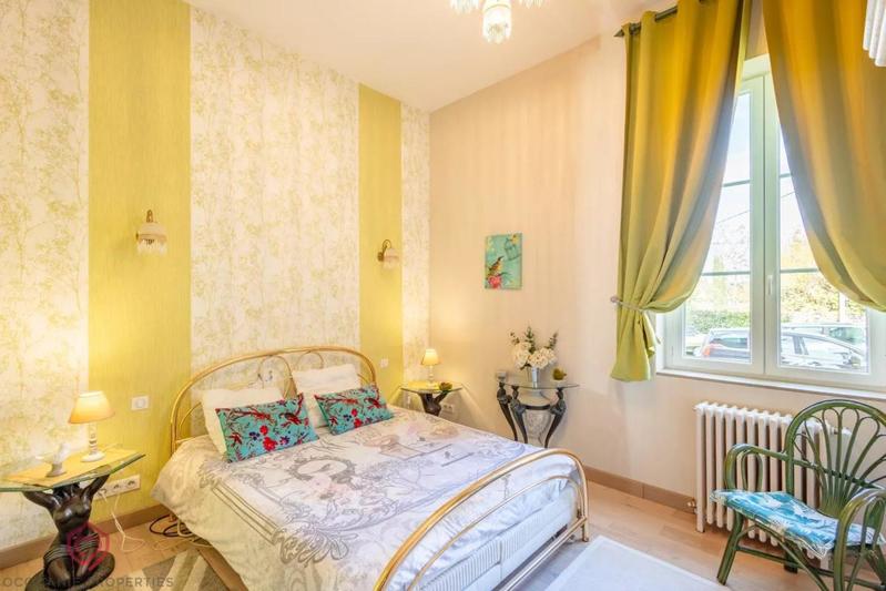 Propriété - 425 m² - 14 pièces