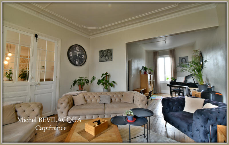 Demeure - 265 m² - 12 pièces