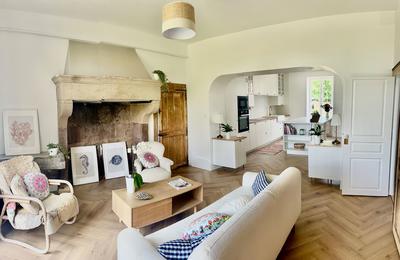 Maison - 220 m² - 8 pièces