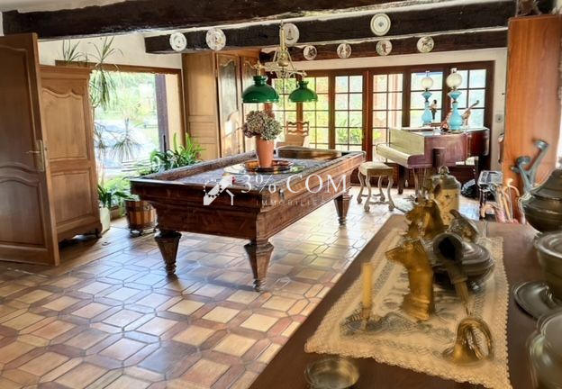 Maison - 258 m² - 12 pièces