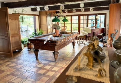 Maison - 258 m² - 12 pièces