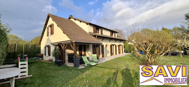 Maison - 200 m² - 8 pièces