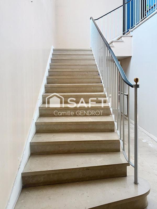 Maison - 312 m² - 7 pièces