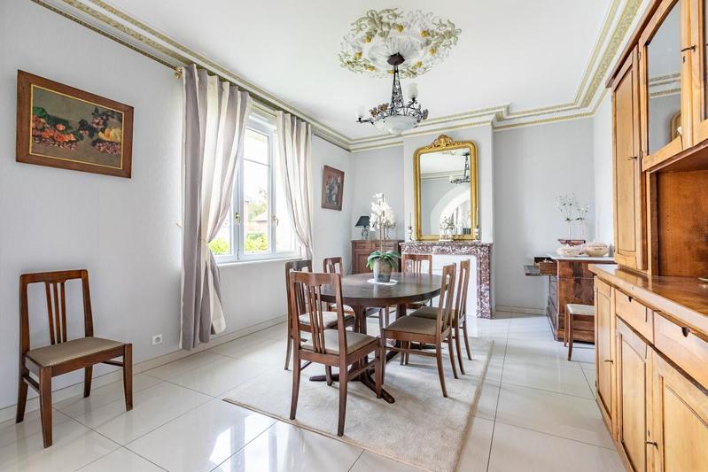 Maison - 300 m² - 7 pièces