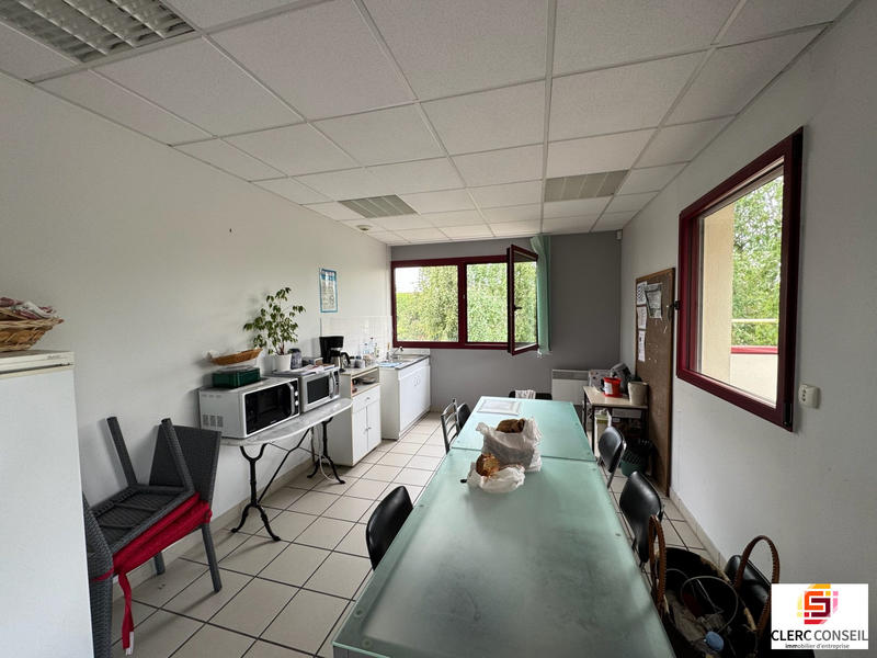 Bureau - 765 m²