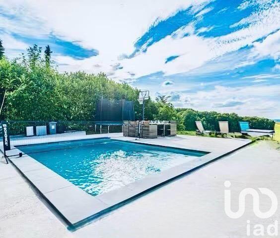 Maison - 220 m² - 10 pièces