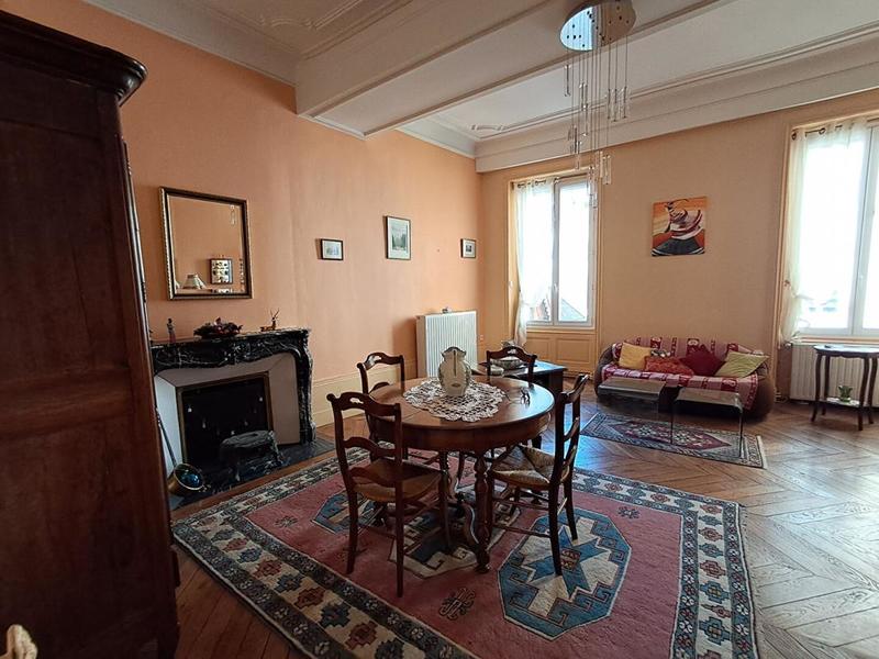 Appartement - 169 m² - 6 pièces