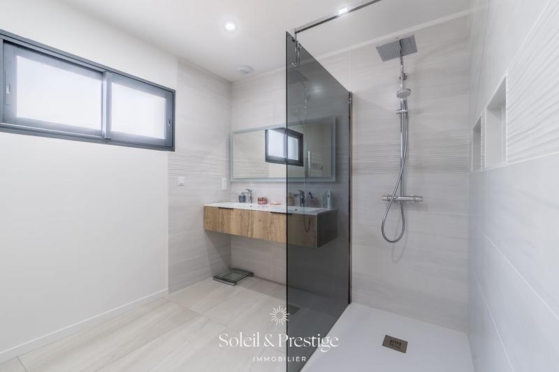 Maison - 232 m² - 7 pièces