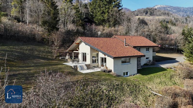 Maison - 262 m² - 8 pièces
