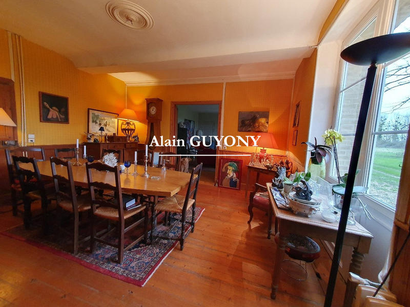 Maison - 227 m² - 8 pièces