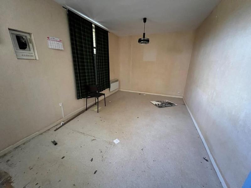 Maison - 1 238 m² - 20 pièces