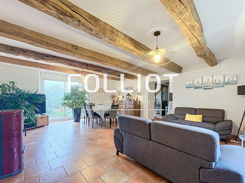 Maison - 240 m² - 10 pièces