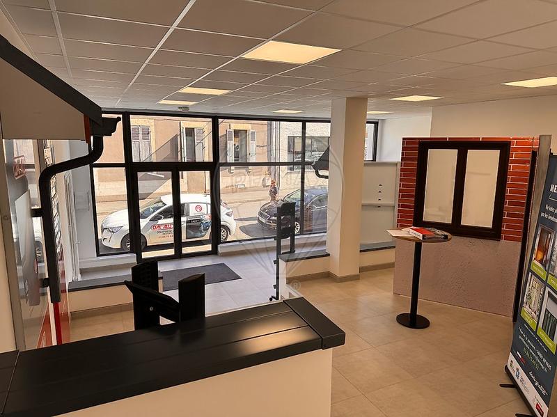 Local commercial - 396 m² - 3 pièces