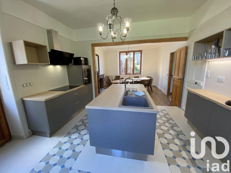 Maison - 185 m² - 8 pièces