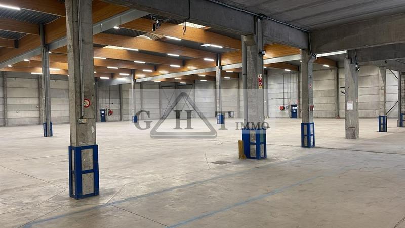 Entrepôt - 5 023 m²