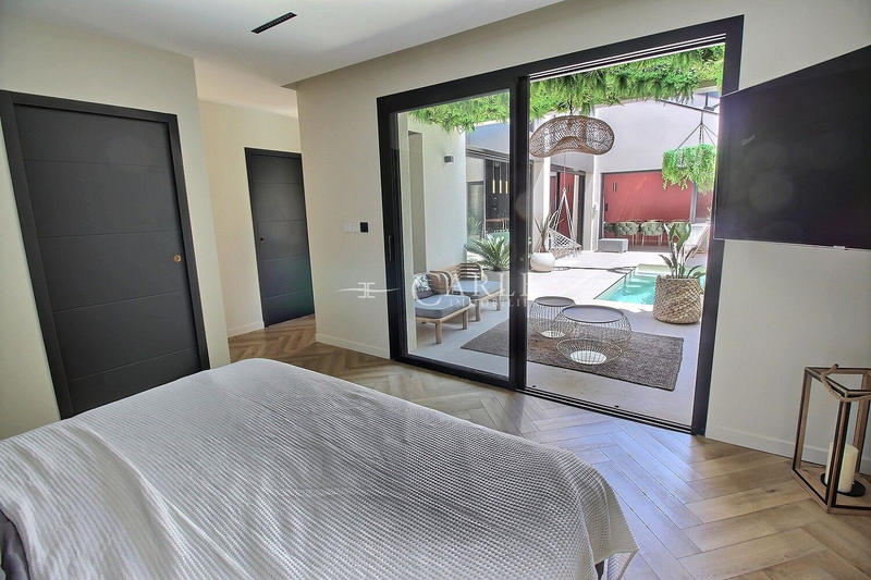 Maison contemporaine - 220 m² - 6 pièces