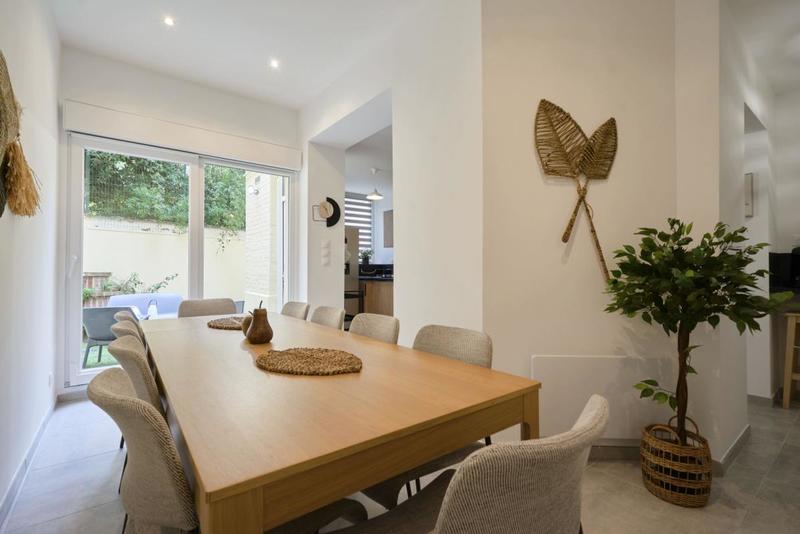 Maison - 175 m² - 10 pièces