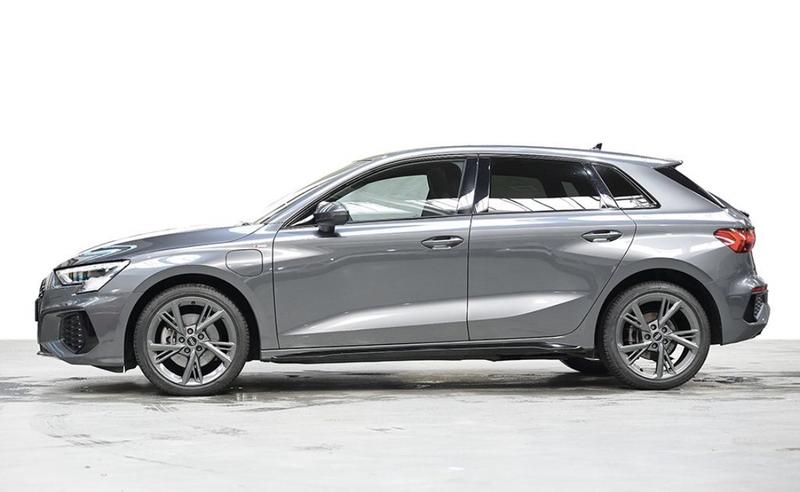 Audi A3 sportback 40 TFSIe 204 s-Line Hybride Rechargeable / Toit Ouvrant Matrix Led Sieges Alcantara B&amp;O