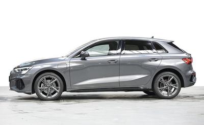 Audi A3 sportback 40 TFSIe 204 s-Line Hybride Rechargeable / Toit Ouvrant Matrix Led Sieges Alcantara B&amp;O