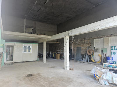 Local d'activités - 1 640 m²