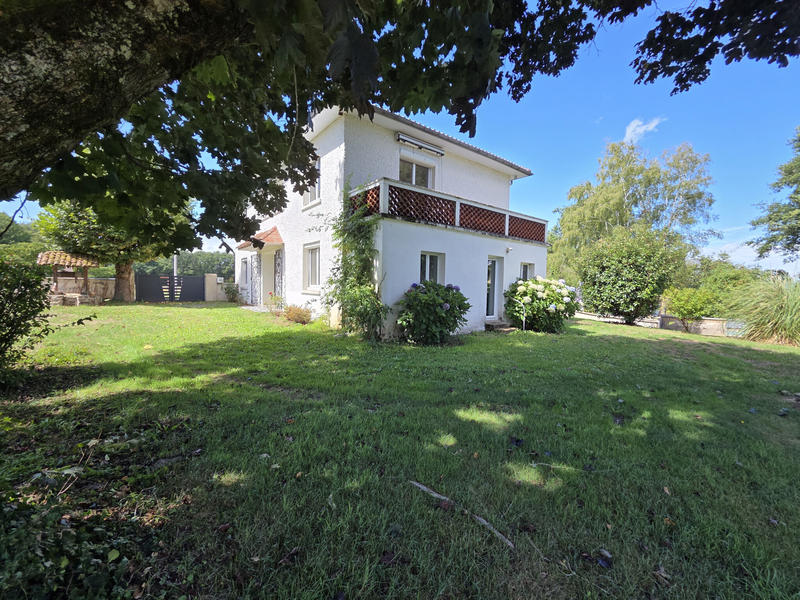 Maison - 163 m² - 8 pièces