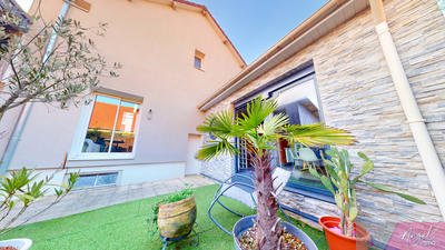 Maison - 90 m² - 5 pièces