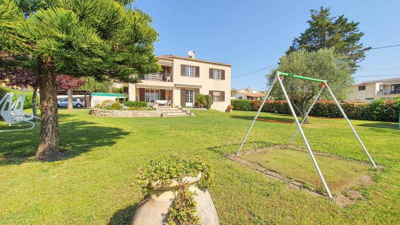 Villa - 245 m² - 7 pièces