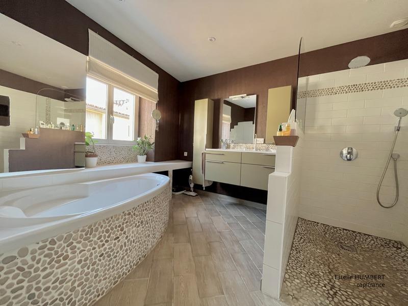 Maison - 205 m² - 10 pièces