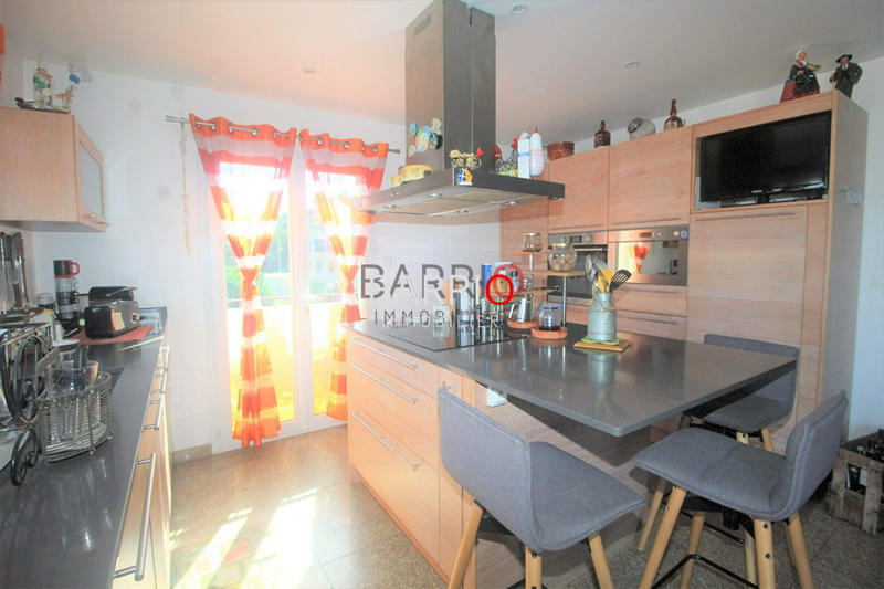 Maison - 360 m² - 10 pièces