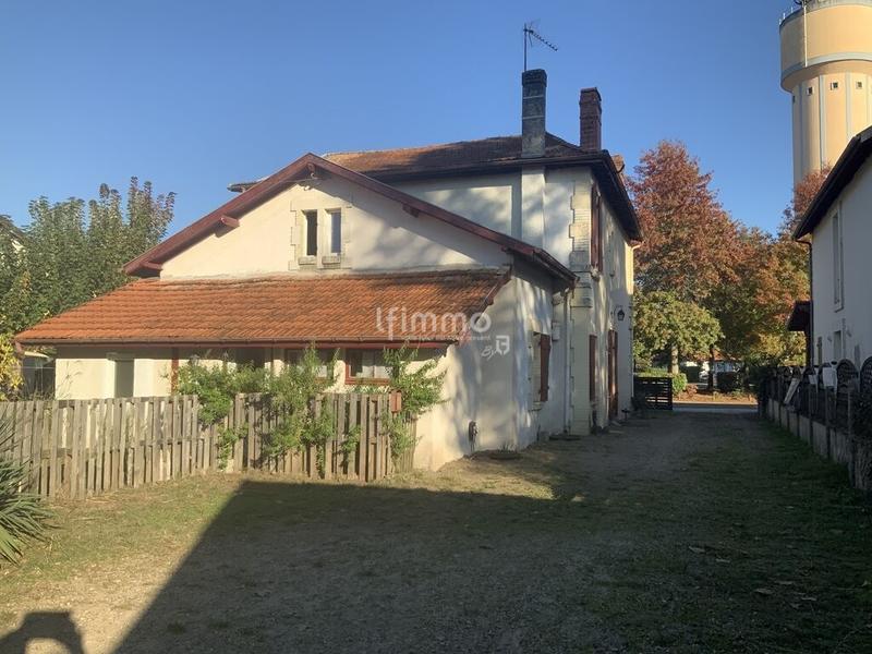 Maison - 240 m² - 8 pièces