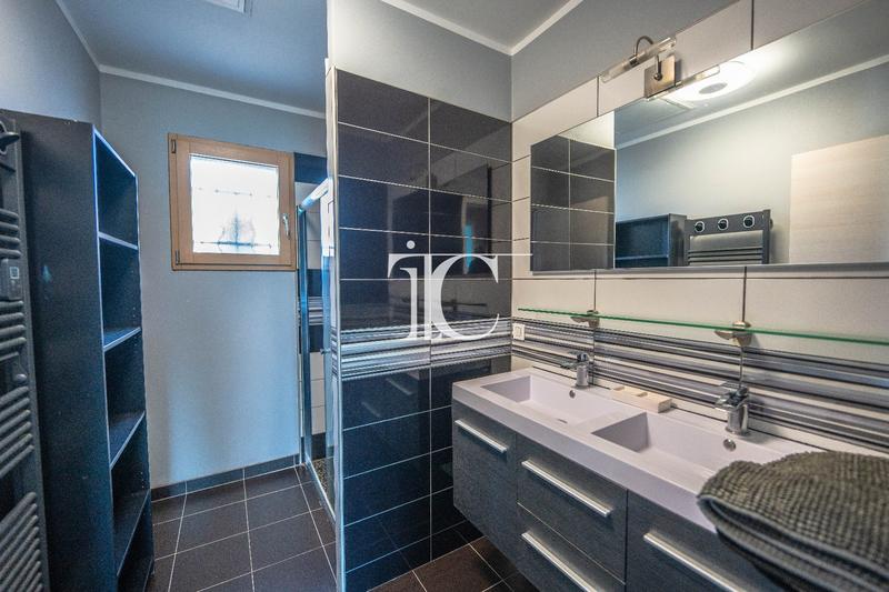 Maison - 94 m² - 5 pièces