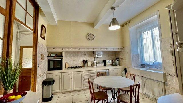 Maison - 280 m² - 6 pièces