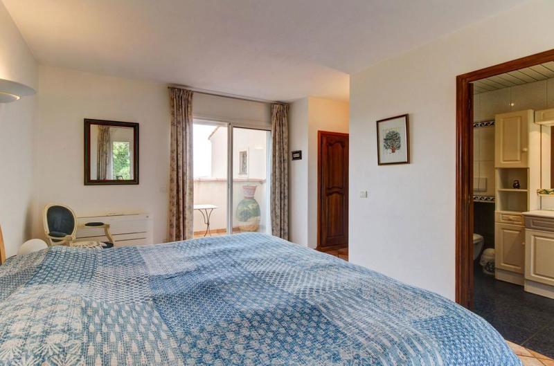 Propriété - 317 m² - 9 pièces