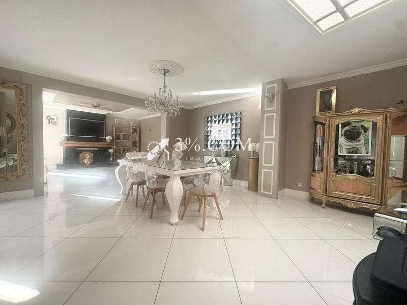 Maison - 187 m² - 6 pièces