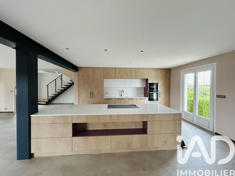 Maison - 216 m² - 8 pièces