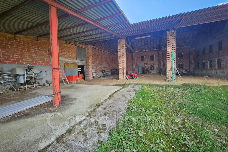 Maison - 590 m² - 1 pièce