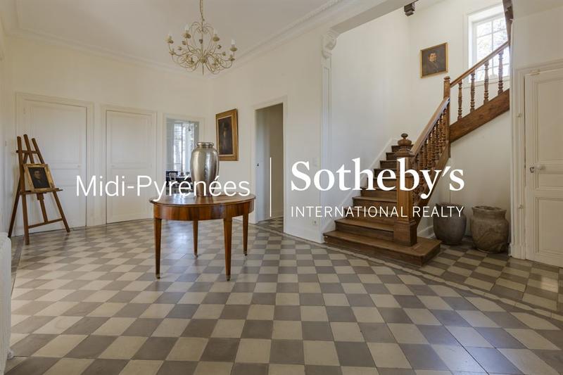 Maison de maîtres - 430 m² - 8 pièces