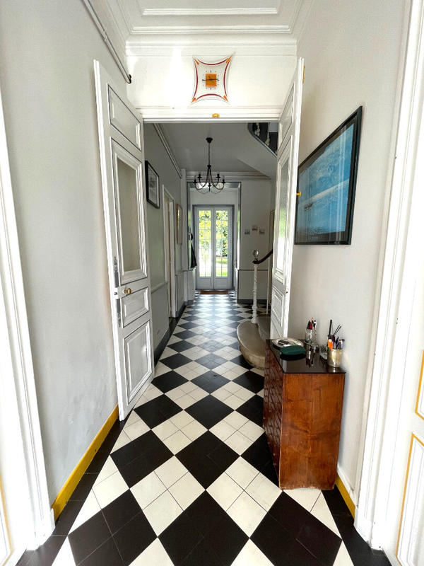 Maison - 295 m² - 10 pièces